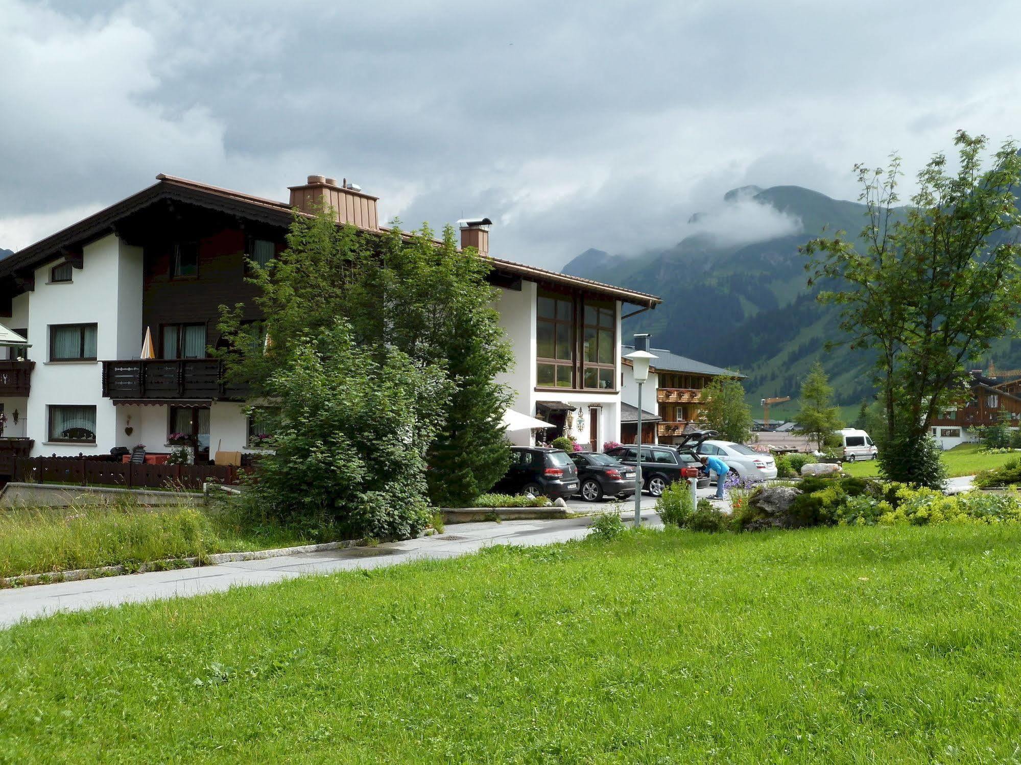 Pension Daniel Lech am Arlberg Bagian luar foto